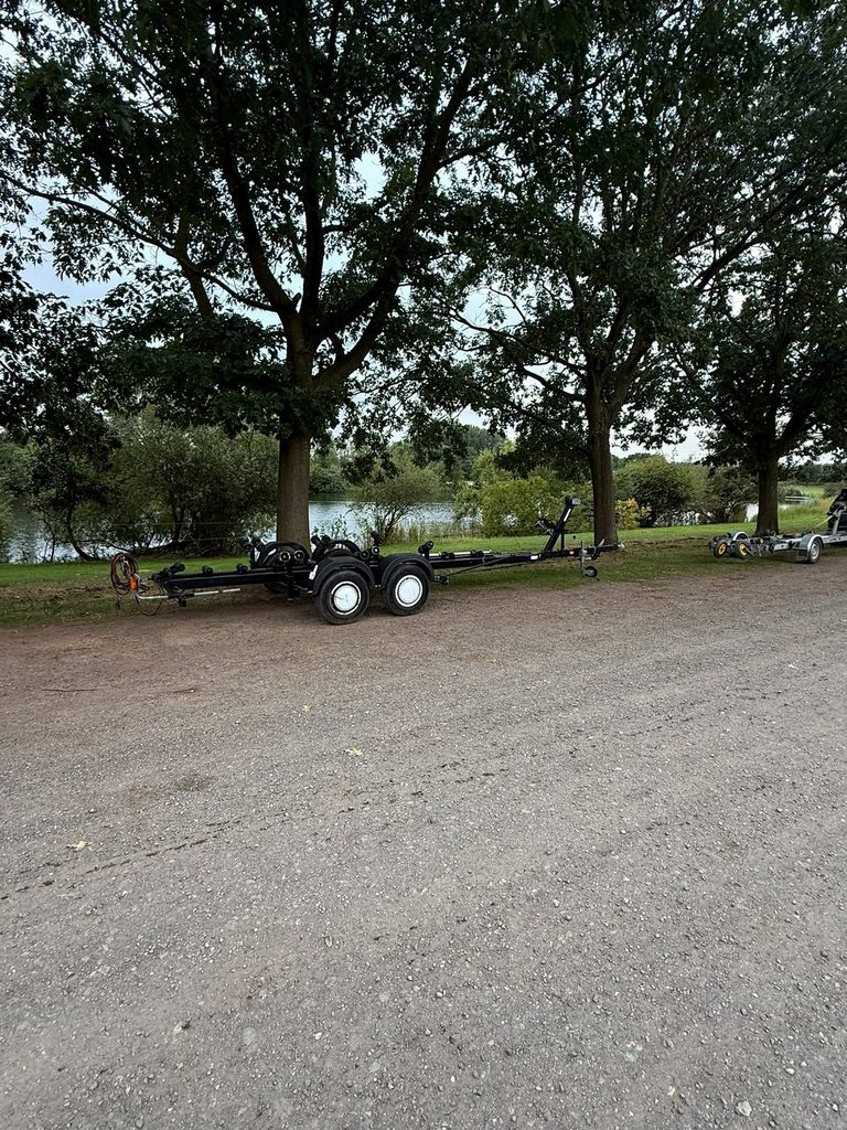 Trailerparkplatz an der Slipanlage der Marina Mehlbergen